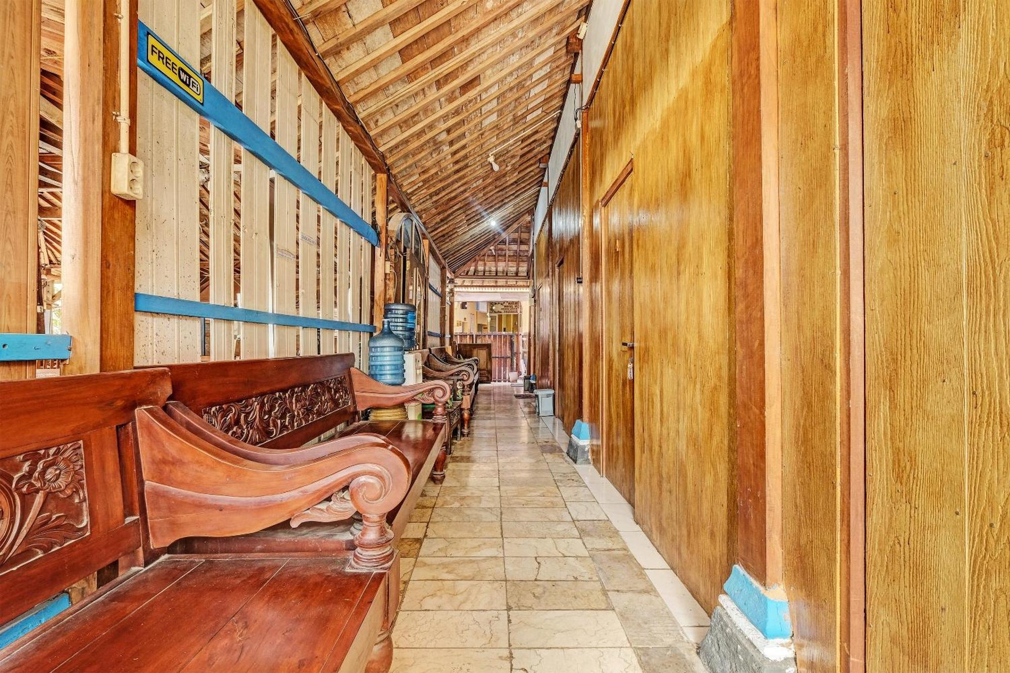 Spot On 91916 Joglo Doyong Homestay Syariah Yogyakarta Exterior foto